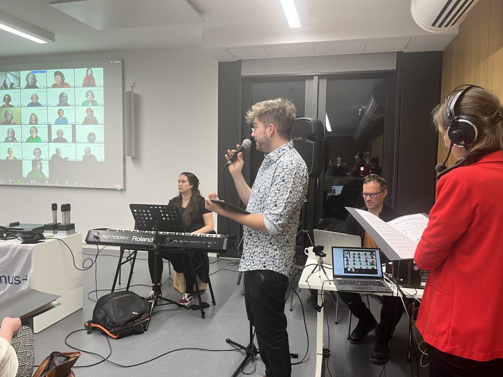 Band probt eine hybride Probe