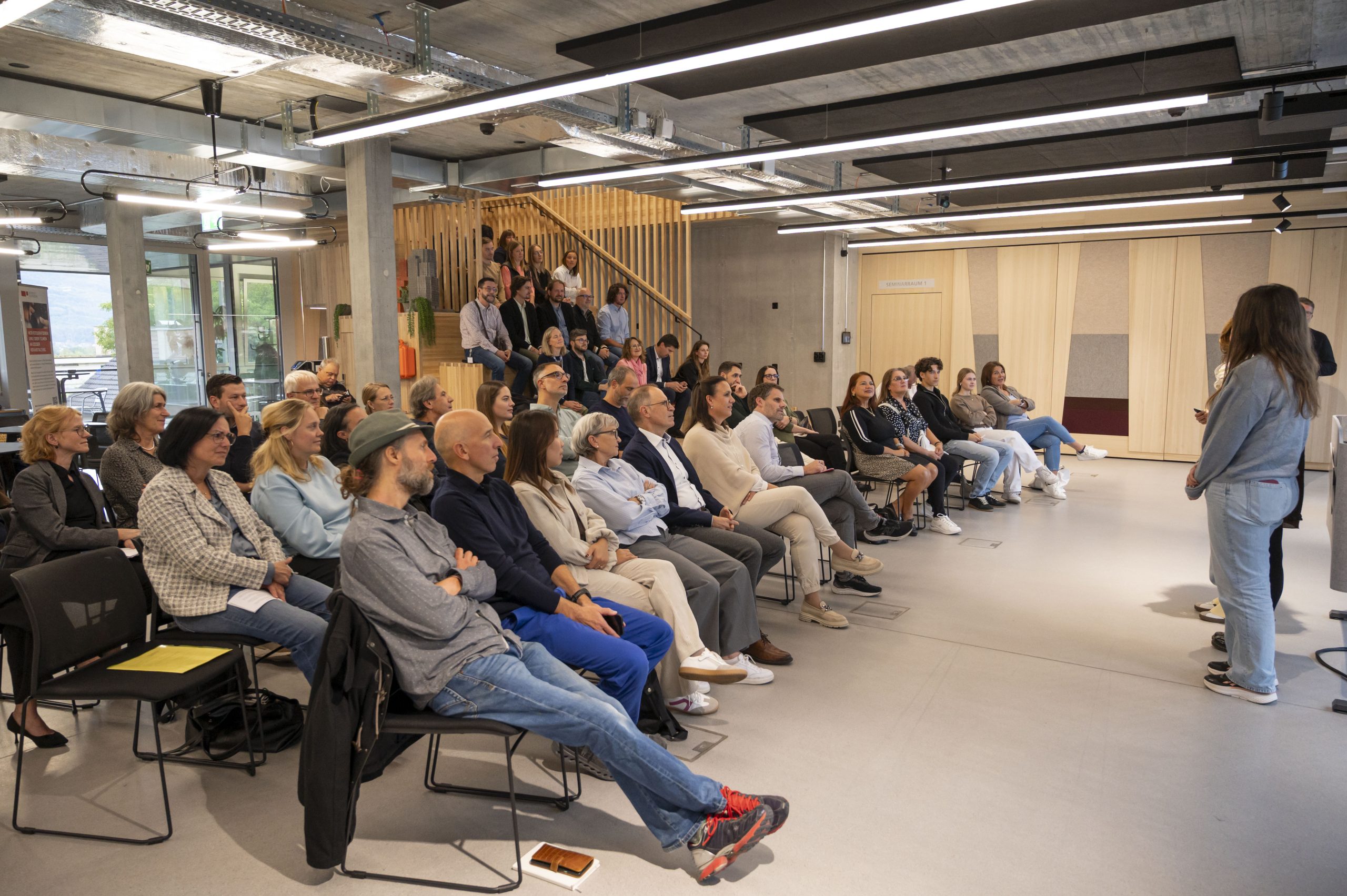 Publikum des ErasmusDays 2026 h&ouml;rt einer Pr&auml;sentation zu